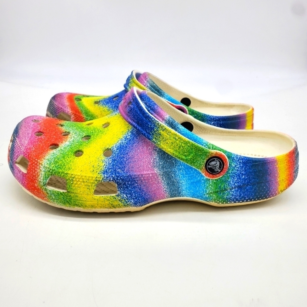 CROCS SHOES Men 10 Women 12 CLASSIC SPRAY DYE CLOGs